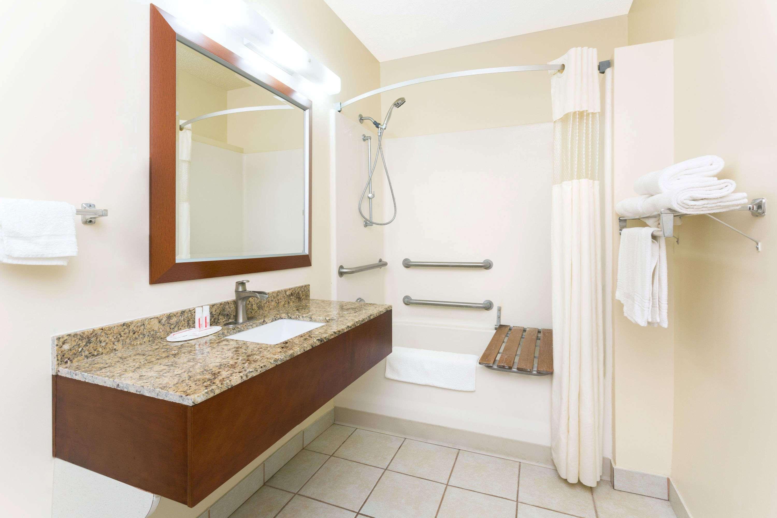Days Inn By Wyndham Paxton Esterno foto