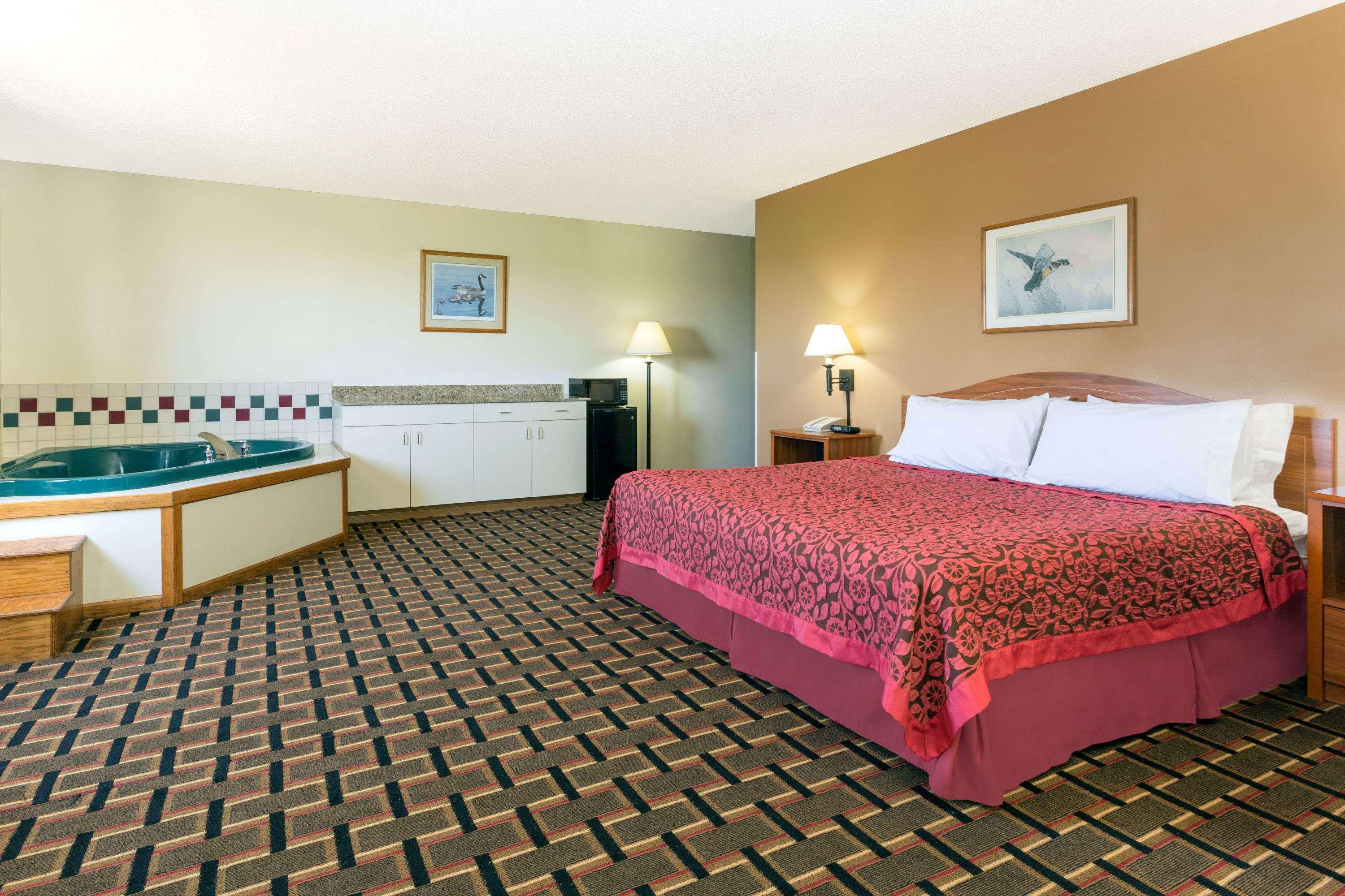 Days Inn By Wyndham Paxton Esterno foto