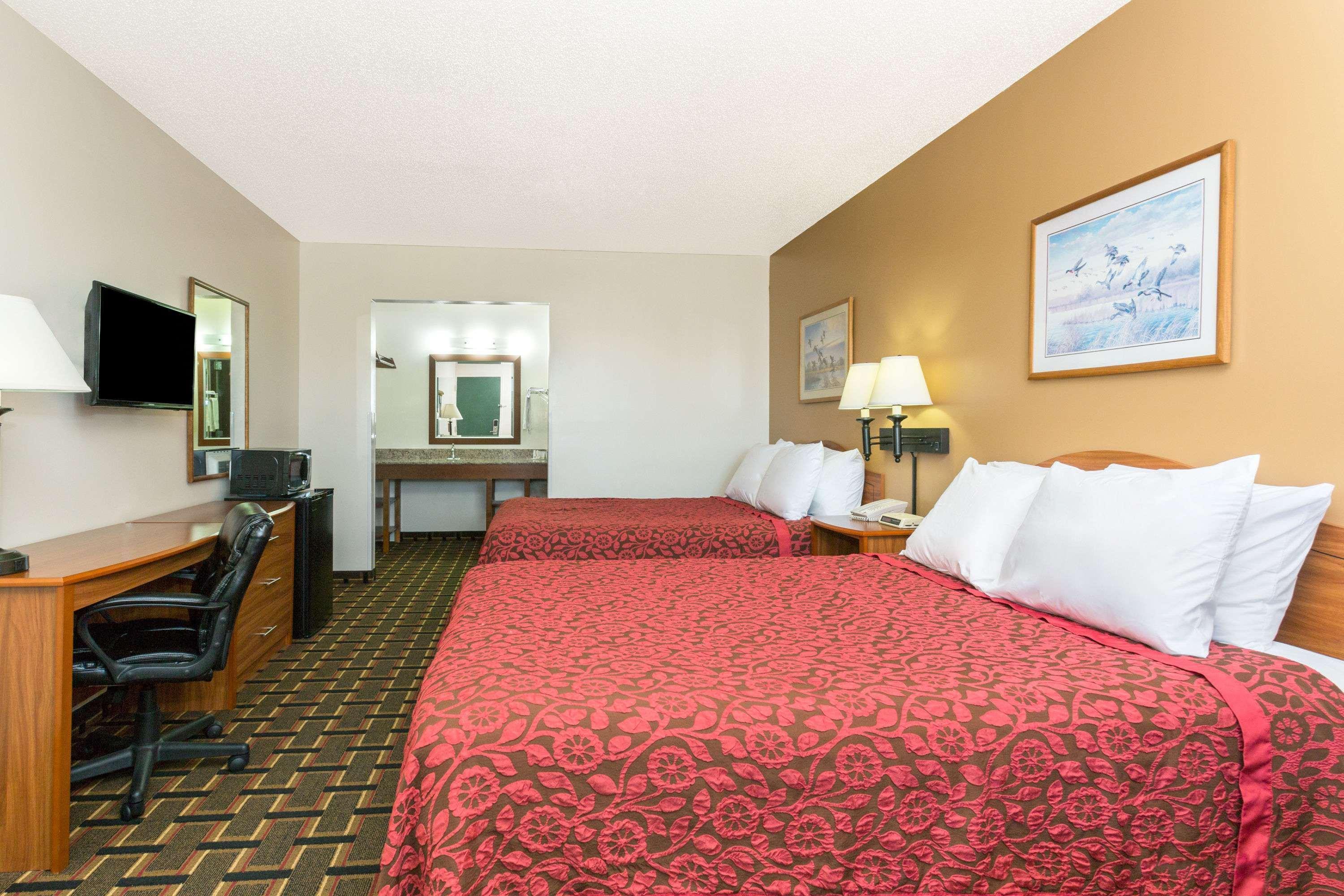 Days Inn By Wyndham Paxton Esterno foto