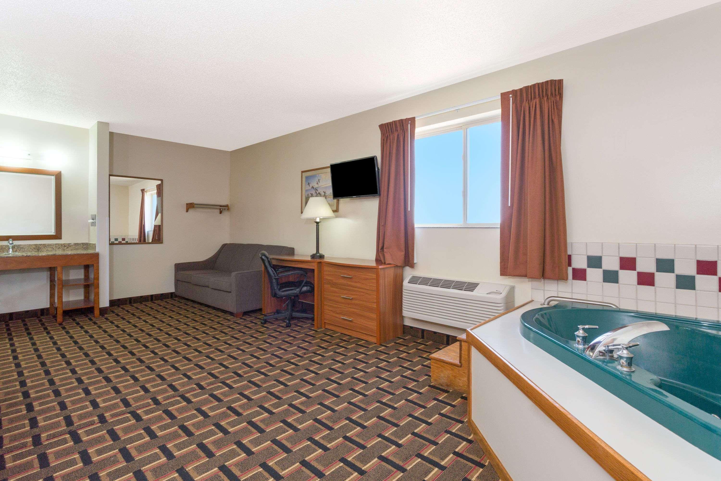 Days Inn By Wyndham Paxton Esterno foto